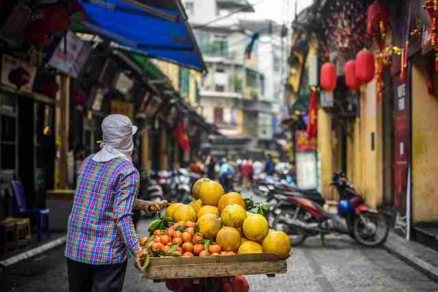 《爱的曝光》：情欲、宗教与偷窥欲的怪诞融合